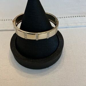 Rhinestone Gold Tone Oval Clamper 
Bangle Bracelet